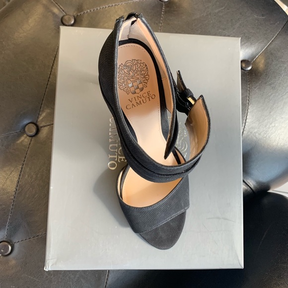 Black leather 4-inch heels with buckle closure - Picture 3 of 5